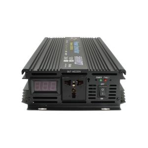 Инвертор 12/220V 3000 CarLive, пиковая мощность 2000W